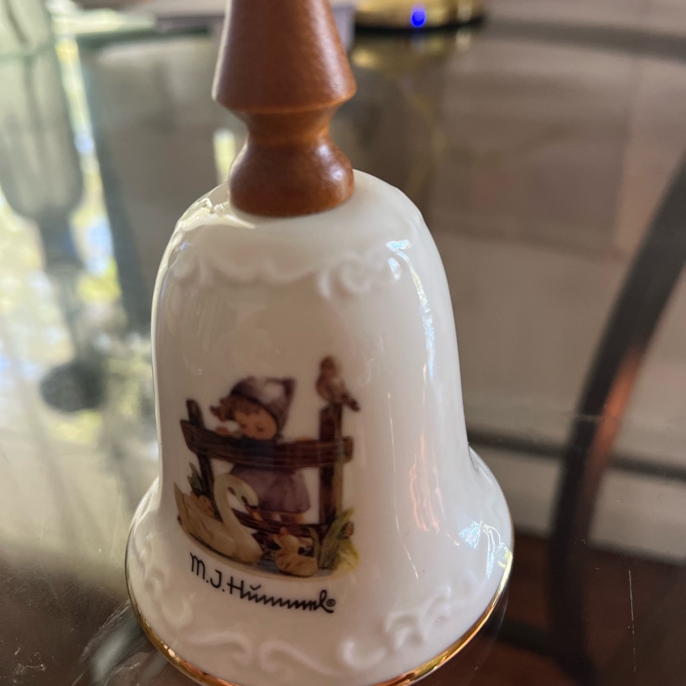 Vintage “Feathered Friends”Hummel Bell - Picture 2 of 5
